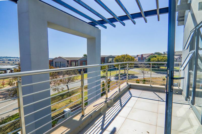 5 Bedroom Property for Sale in Copperleaf Estate Gauteng