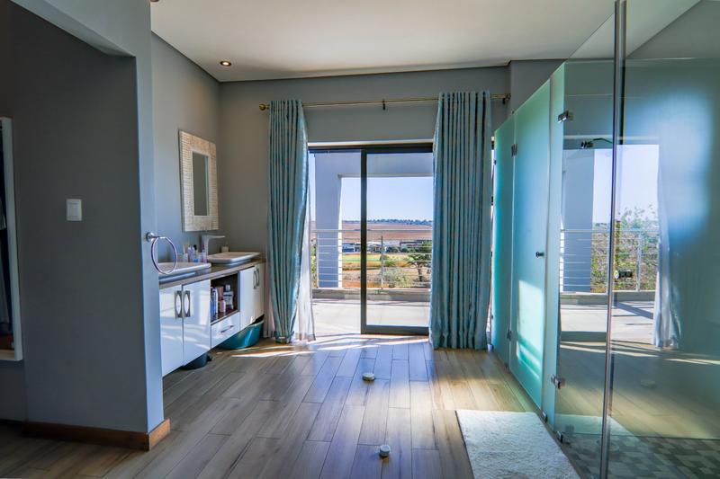 5 Bedroom Property for Sale in Copperleaf Estate Gauteng