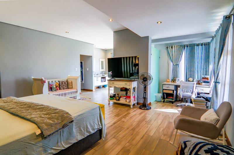 5 Bedroom Property for Sale in Copperleaf Estate Gauteng