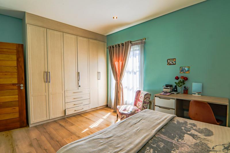 5 Bedroom Property for Sale in Copperleaf Estate Gauteng