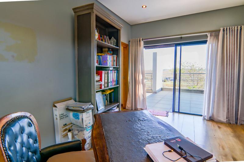 5 Bedroom Property for Sale in Copperleaf Estate Gauteng