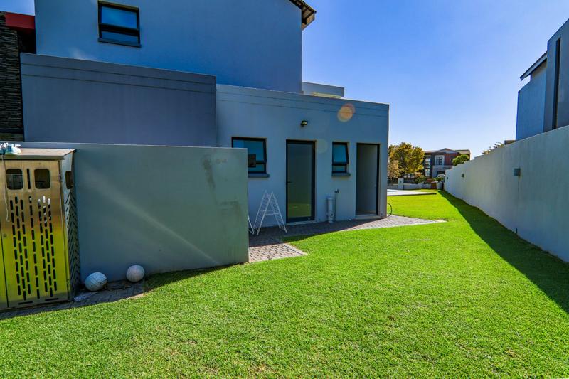 5 Bedroom Property for Sale in Copperleaf Estate Gauteng