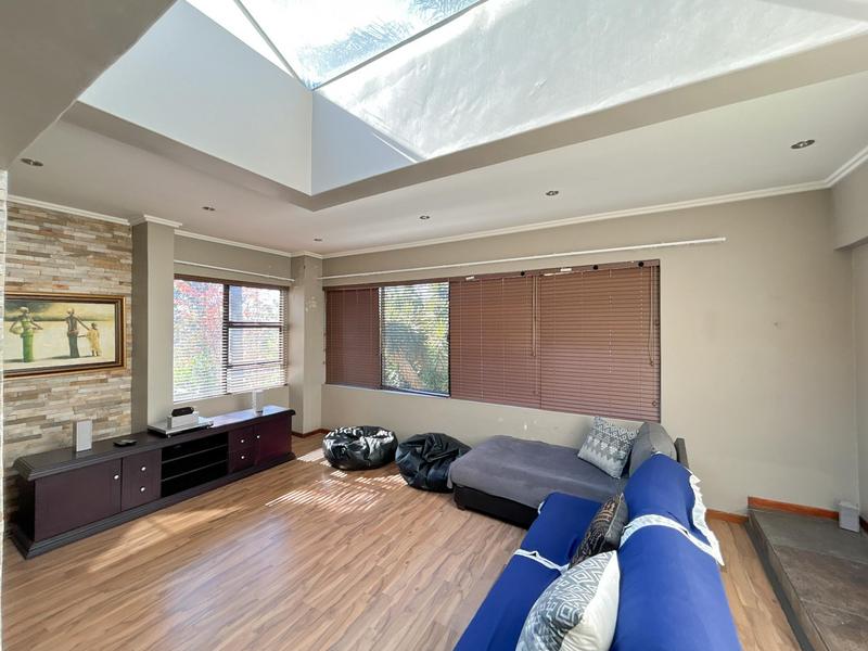 To Let 6 Bedroom Property for Rent in Hurlingham Gauteng