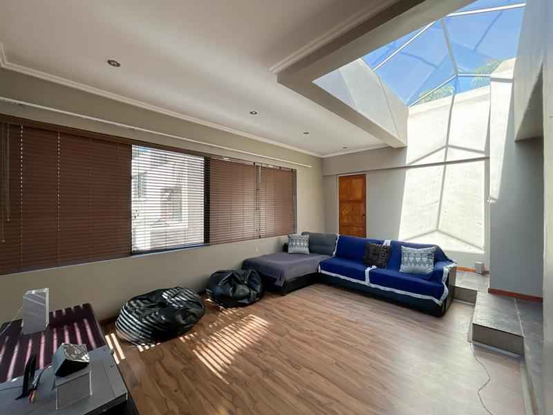To Let 6 Bedroom Property for Rent in Hurlingham Gauteng