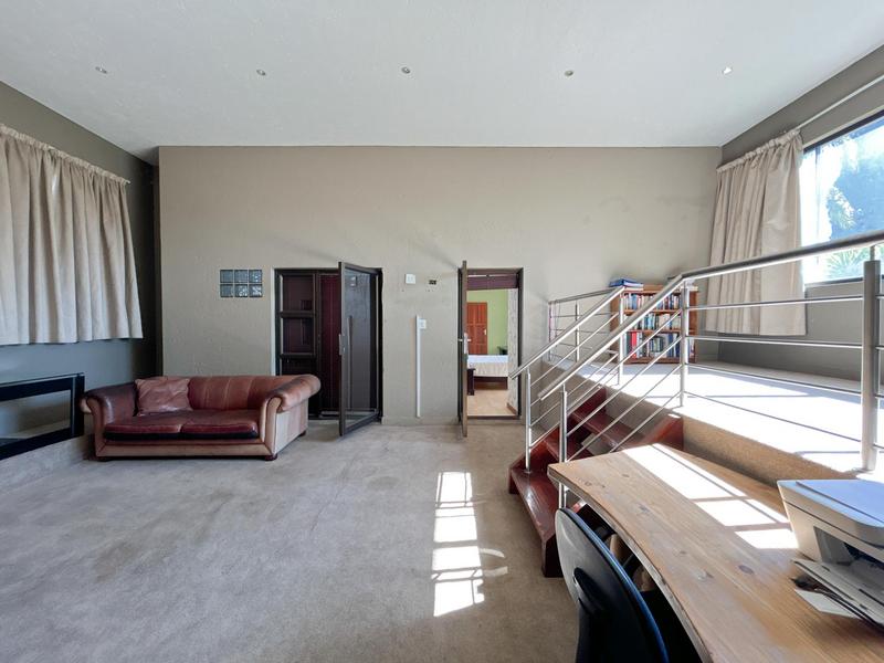 To Let 6 Bedroom Property for Rent in Hurlingham Gauteng