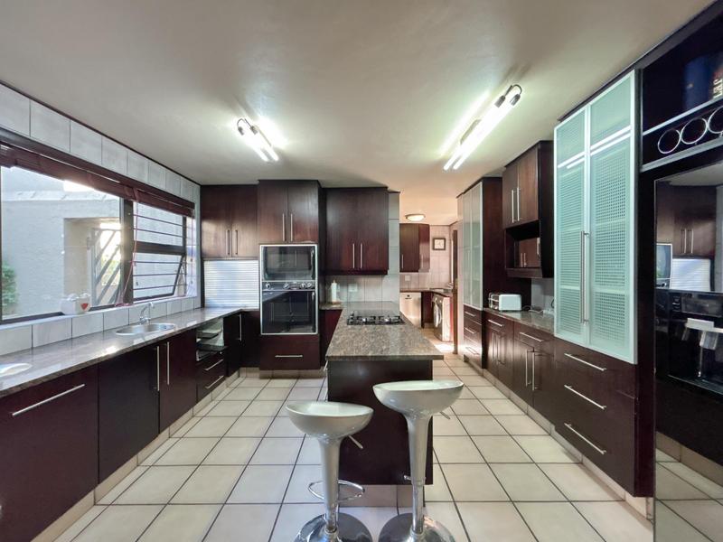 To Let 6 Bedroom Property for Rent in Hurlingham Gauteng