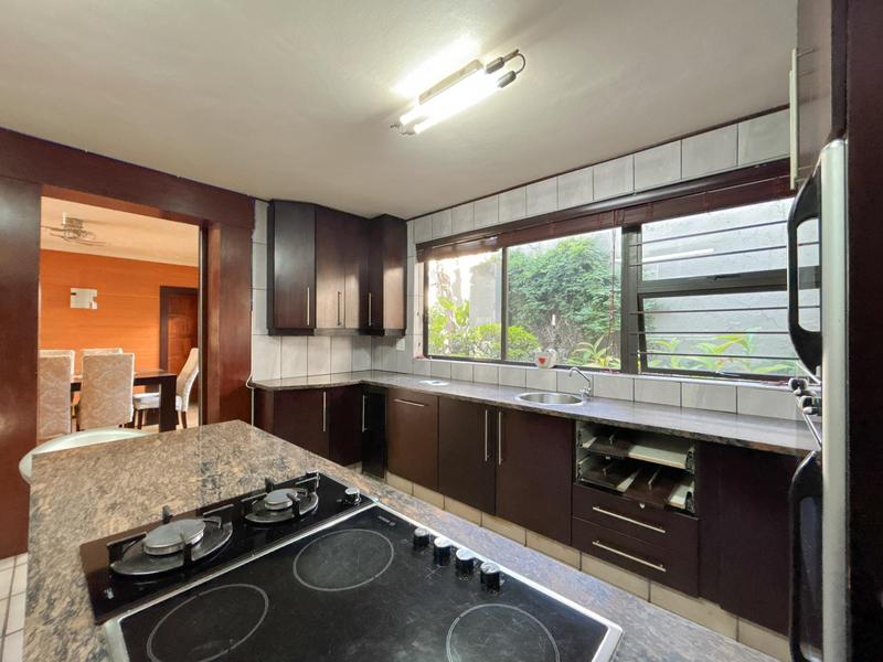 To Let 6 Bedroom Property for Rent in Hurlingham Gauteng
