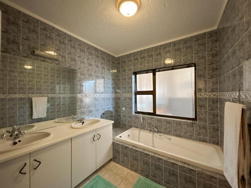 To Let 6 Bedroom Property for Rent in Hurlingham Gauteng