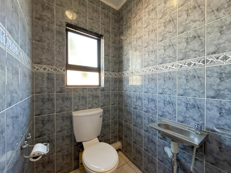 To Let 6 Bedroom Property for Rent in Hurlingham Gauteng