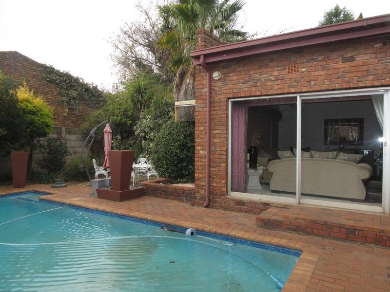 To Let 3 Bedroom Property for Rent in Greenhills Gauteng