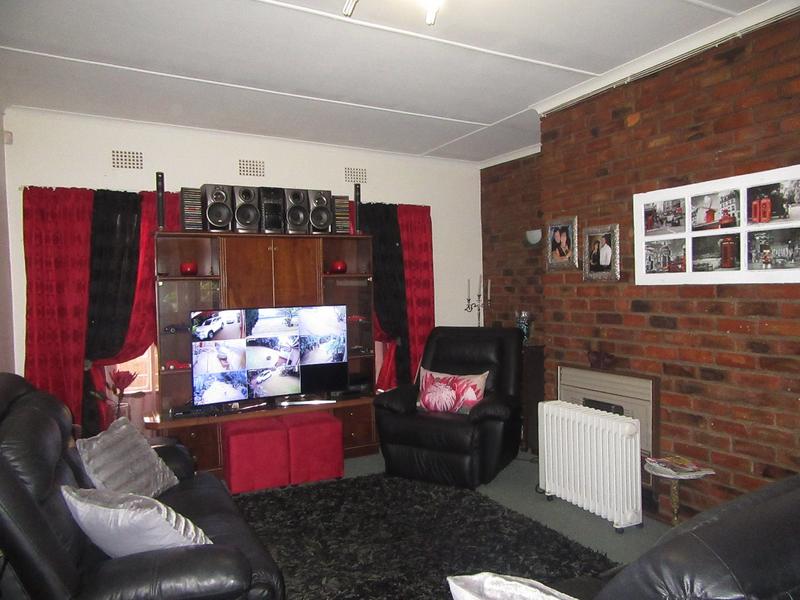 To Let 3 Bedroom Property for Rent in Greenhills Gauteng