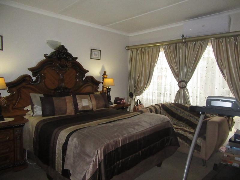 To Let 3 Bedroom Property for Rent in Greenhills Gauteng