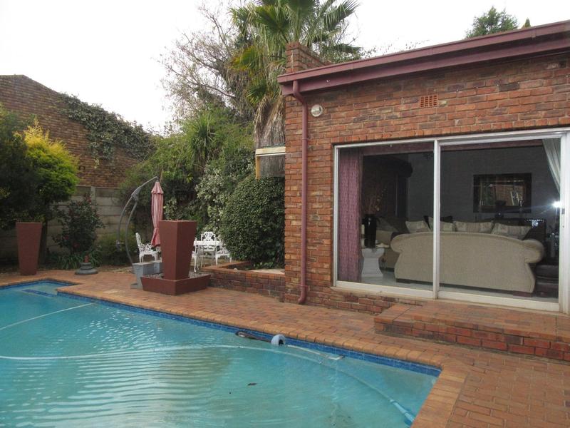 To Let 3 Bedroom Property for Rent in Greenhills Gauteng