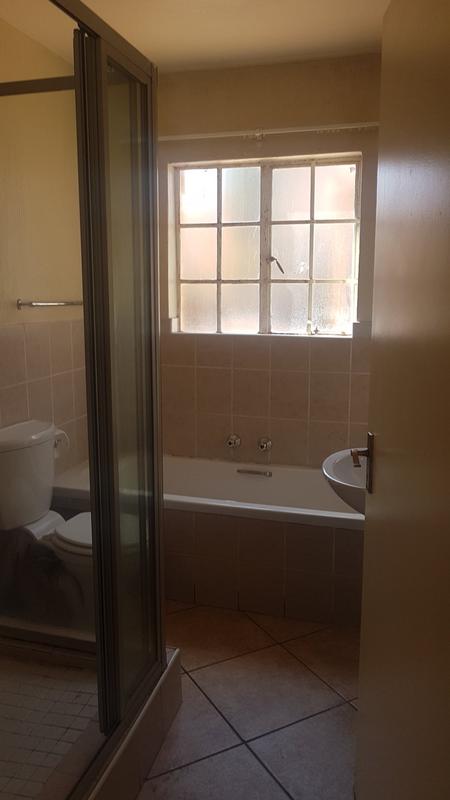 2 Bedroom Property for Sale in Helikonpark Gauteng
