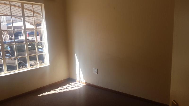 2 Bedroom Property for Sale in Helikonpark Gauteng