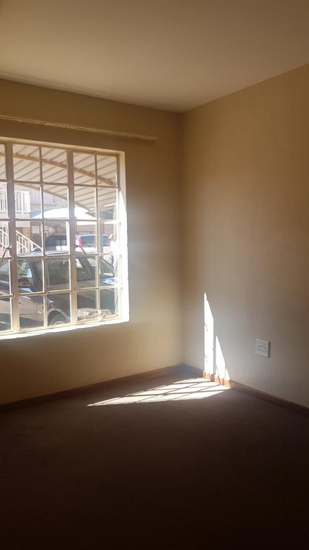 2 Bedroom Property for Sale in Helikonpark Gauteng
