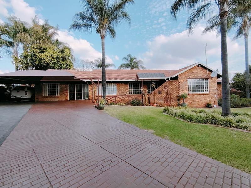 4 Bedroom Property for Sale in Rooihuiskraal Gauteng