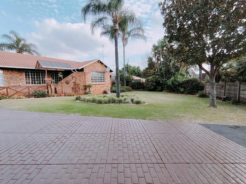 4 Bedroom Property for Sale in Rooihuiskraal Gauteng