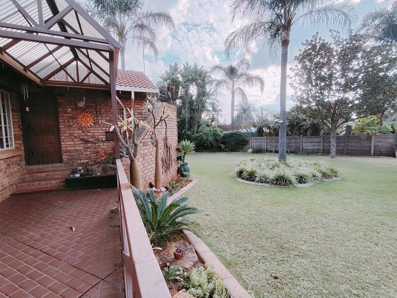 4 Bedroom Property for Sale in Rooihuiskraal Gauteng