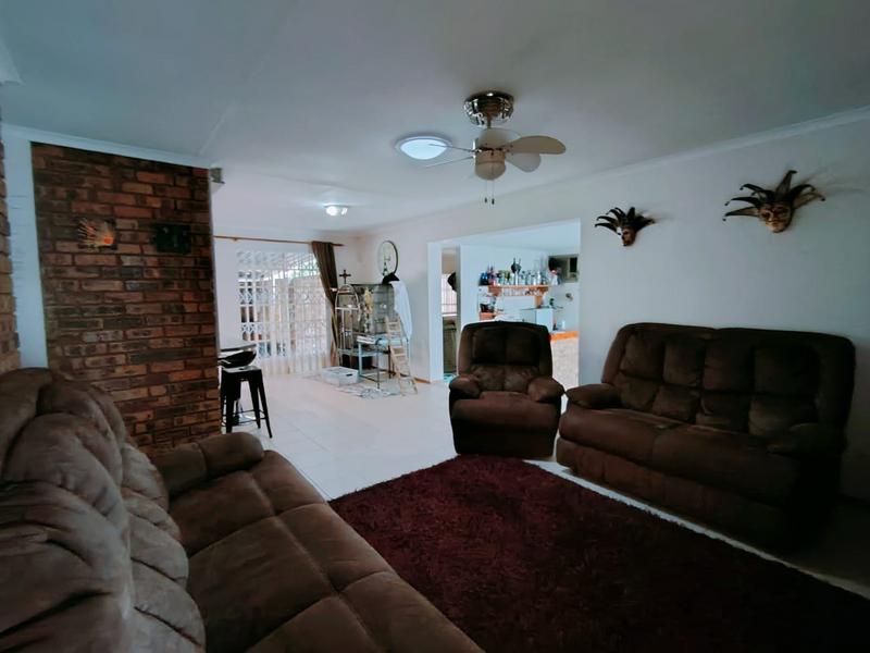 4 Bedroom Property for Sale in Rooihuiskraal Gauteng