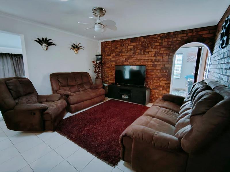 4 Bedroom Property for Sale in Rooihuiskraal Gauteng