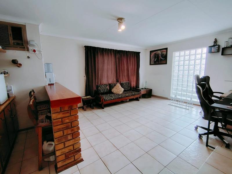 4 Bedroom Property for Sale in Rooihuiskraal Gauteng