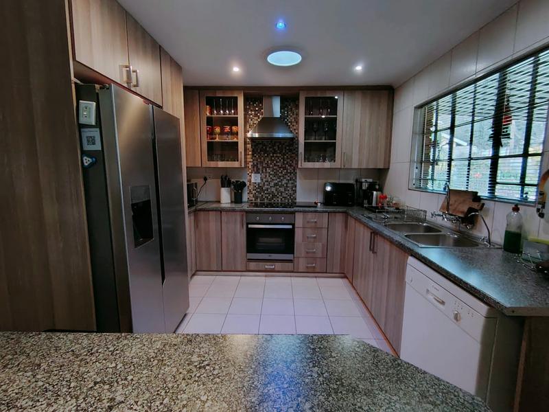 4 Bedroom Property for Sale in Rooihuiskraal Gauteng