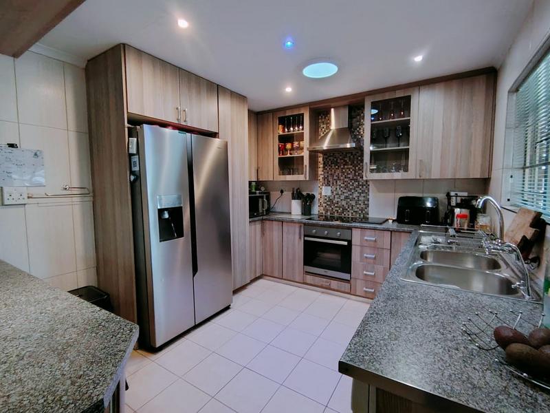 4 Bedroom Property for Sale in Rooihuiskraal Gauteng