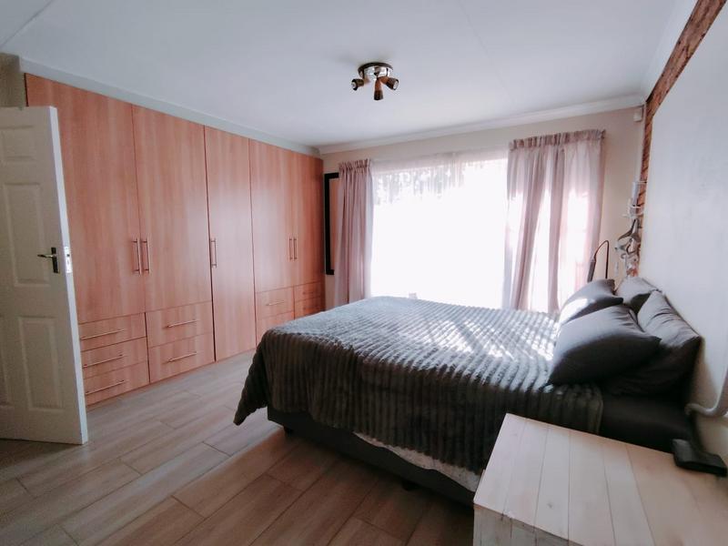 4 Bedroom Property for Sale in Rooihuiskraal Gauteng
