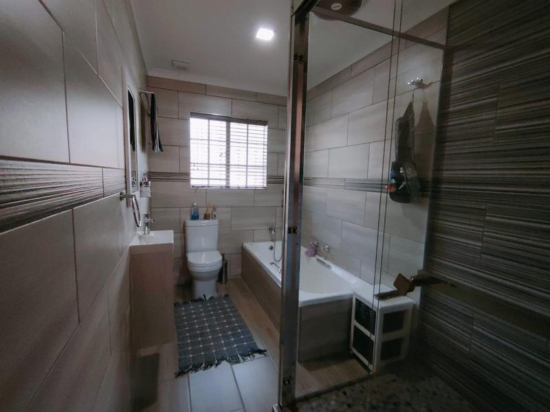 4 Bedroom Property for Sale in Rooihuiskraal Gauteng