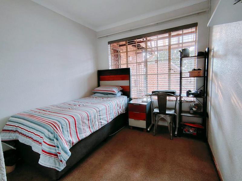4 Bedroom Property for Sale in Rooihuiskraal Gauteng