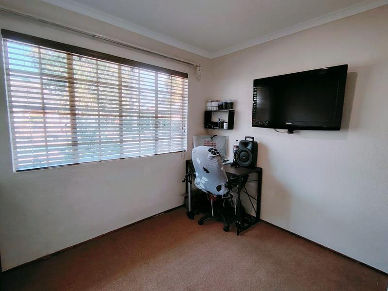 4 Bedroom Property for Sale in Rooihuiskraal Gauteng