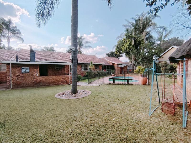 4 Bedroom Property for Sale in Rooihuiskraal Gauteng