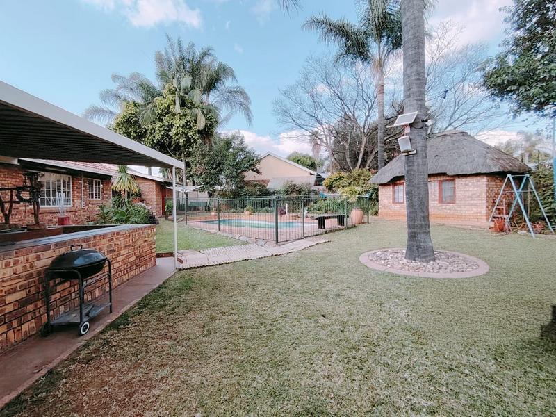 4 Bedroom Property for Sale in Rooihuiskraal Gauteng