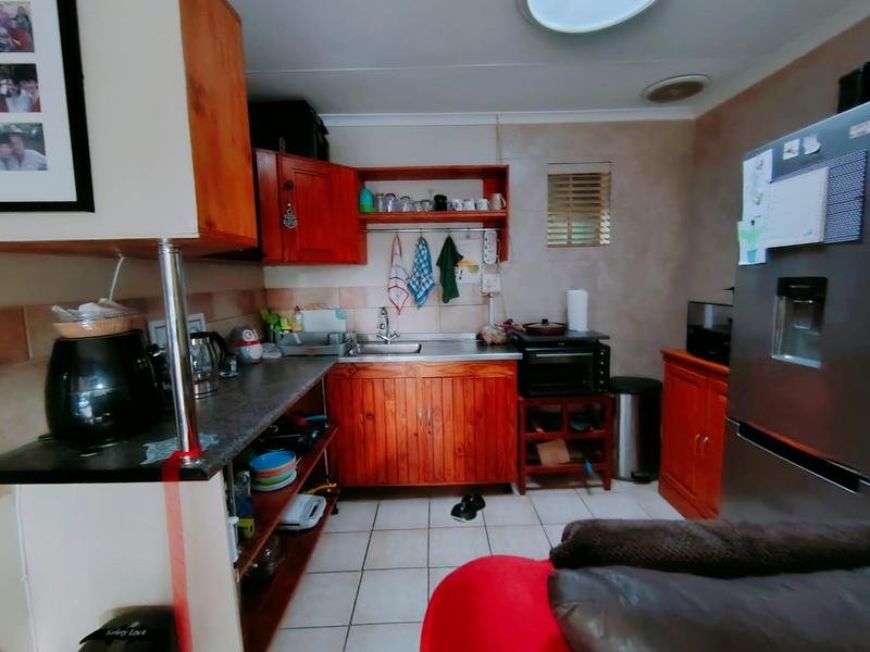 4 Bedroom Property for Sale in Rooihuiskraal Gauteng