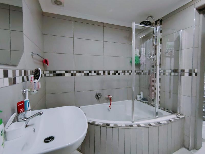 4 Bedroom Property for Sale in Rooihuiskraal Gauteng