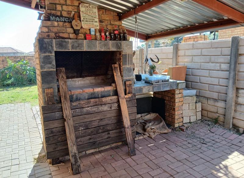 2 Bedroom Property for Sale in Annlin Gauteng