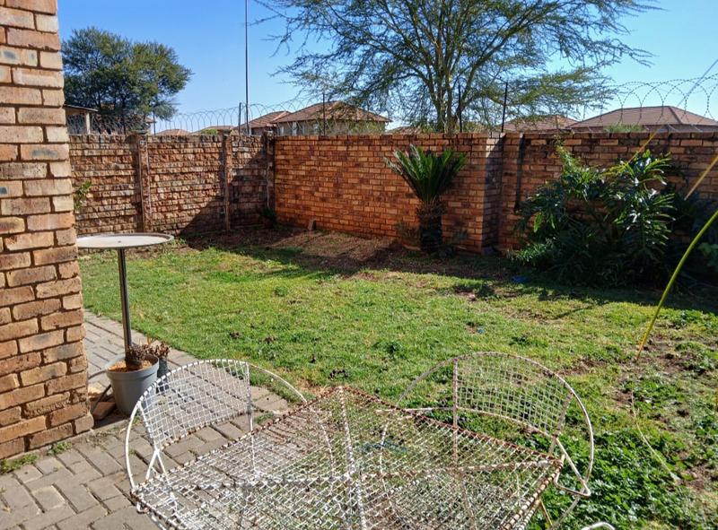 2 Bedroom Property for Sale in Annlin Gauteng
