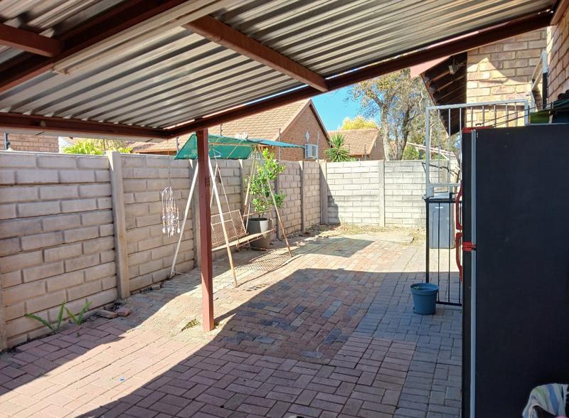 2 Bedroom Property for Sale in Annlin Gauteng