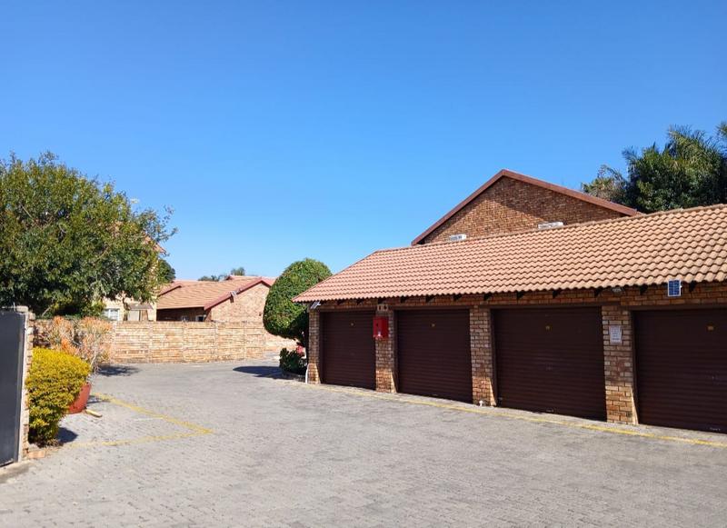 2 Bedroom Property for Sale in Annlin Gauteng