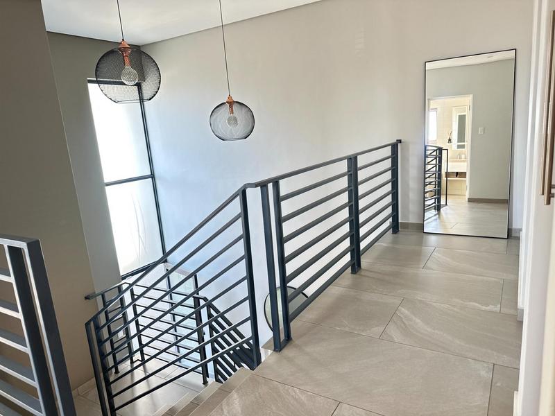 3 Bedroom Property for Sale in Crowthorne Gauteng