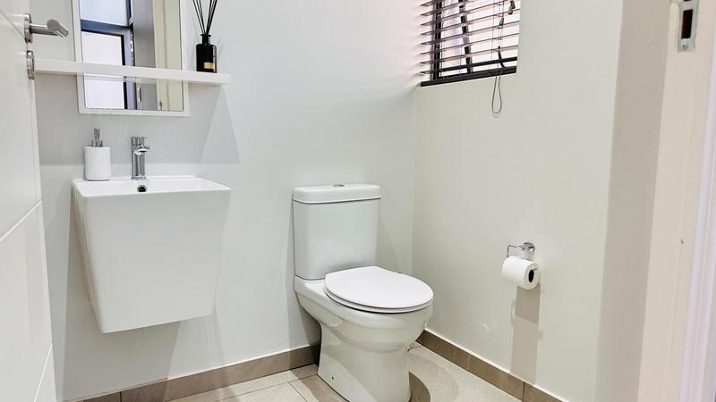 3 Bedroom Property for Sale in Crowthorne Gauteng