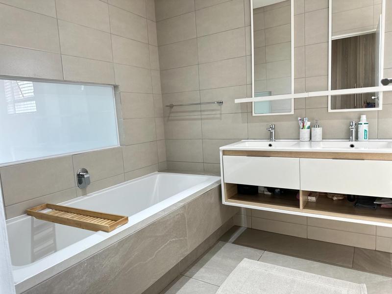 3 Bedroom Property for Sale in Crowthorne Gauteng