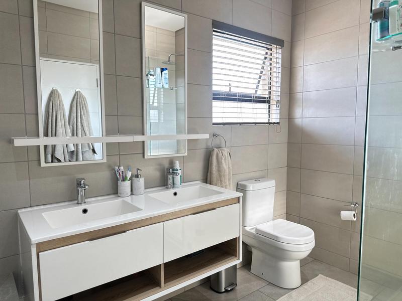 3 Bedroom Property for Sale in Crowthorne Gauteng