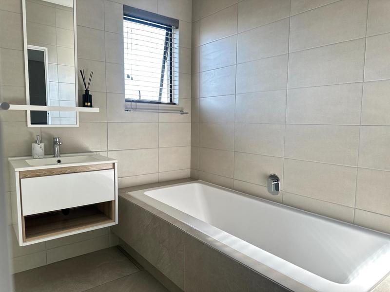 3 Bedroom Property for Sale in Crowthorne Gauteng