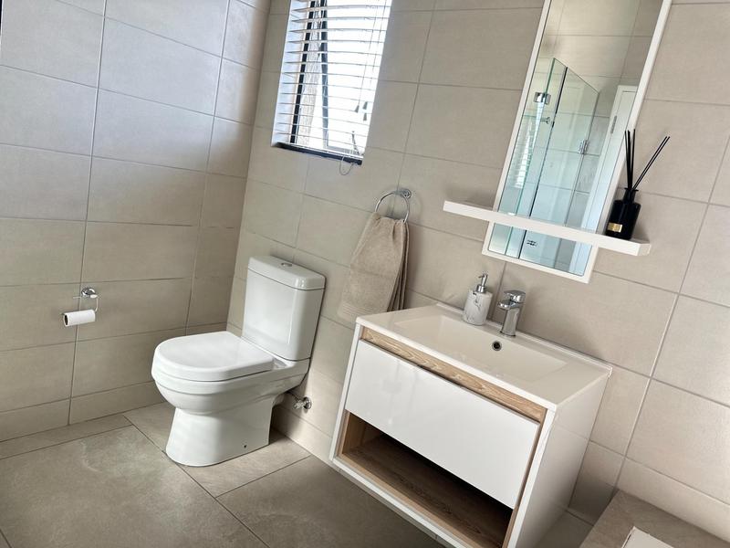 3 Bedroom Property for Sale in Crowthorne Gauteng