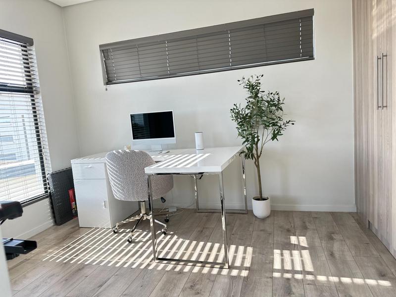 3 Bedroom Property for Sale in Crowthorne Gauteng
