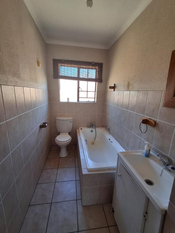 To Let 3 Bedroom Property for Rent in Halfway Gardens Gauteng