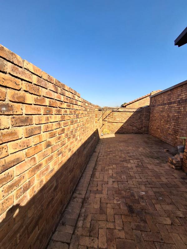 To Let 3 Bedroom Property for Rent in Halfway Gardens Gauteng