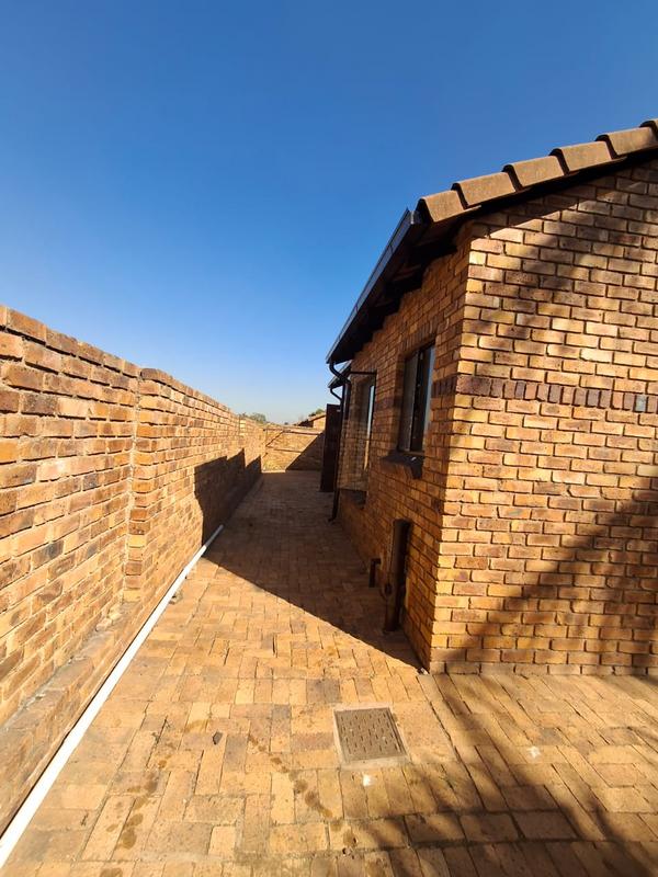 To Let 3 Bedroom Property for Rent in Halfway Gardens Gauteng